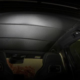Sluneční clona pro panoramatické střešní okno